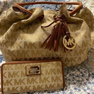 AUTHENTIC Michael Kors purse